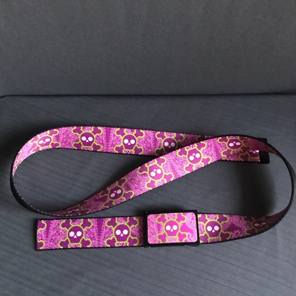 NWOT Skull and Crossbones Nylon belt - Picture 3 of 7
